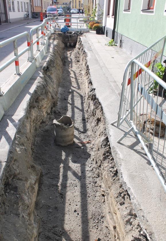 Omkring 27 meter av schaktet grävdes i Tullgatan, medan ca 11 meter grävdes i Paulsgränd. Schaktet i Tullgatan var ca en meter brett och 0,8 meter djupt.