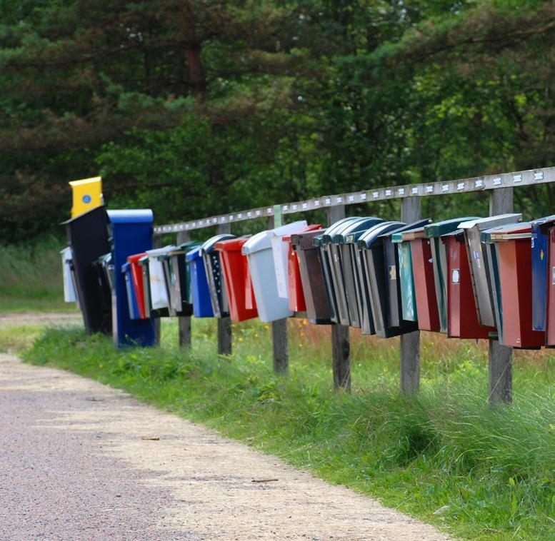 Fallande brevvolymer urholkar lönsamheten I dag är det grundläggande kravet på den samhällsomfattande posttjänsten att det varje vardag ska delas ut post till samtliga hushåll i Sverige.