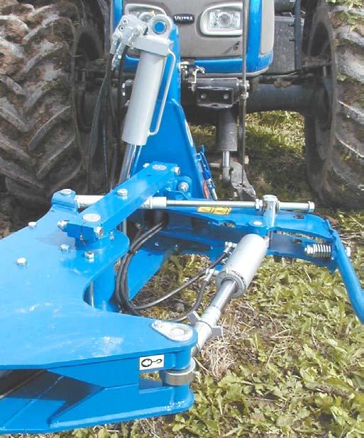 Grundinställning A på sista tiltans justerskruv och B på uträtningscylindern utskjuten till plöjläge. Riktvärden för traktor med spårvidd 1250 mm bak och 1450 fram.
