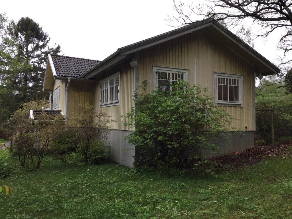 ÖVERLÅTELSEBESIKTNING Säljklar Total med fuktmätning Göteborg, Trolldalsvägen 36 423 43 TORSLANDA Enspecta AB Besiktningsdatum 2019-05-09 Objektnr