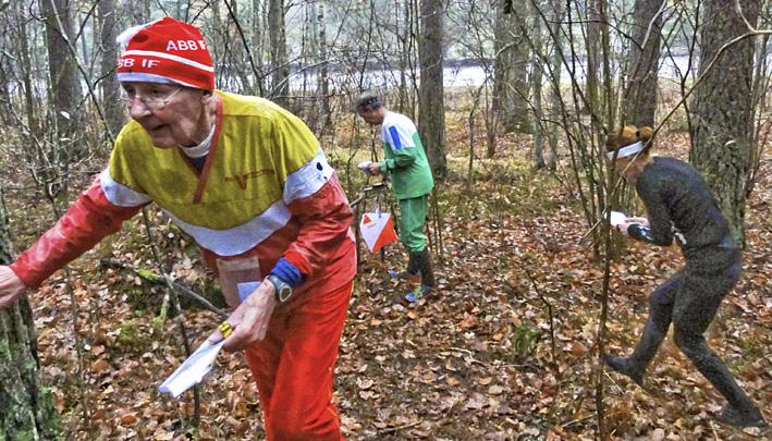 Det stora deltagarantalet höll igång damerna som ansvarade för det ef- terlängtade fikat med eftersnacket.