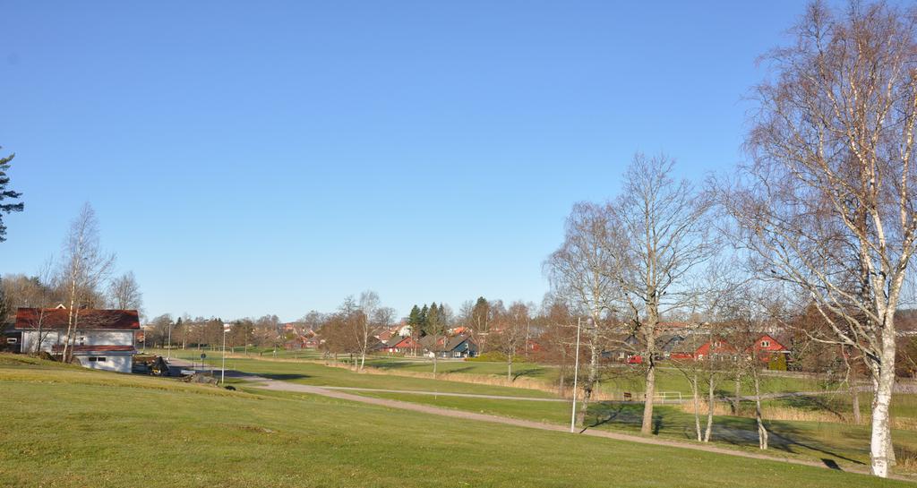 FÖRÄNDRINGAR Planens huvuddrag Detaljplanen möjliggör för nya bostäder i form av villor. Inom planområdet ges även förutsättningar att uppföra en ny skola.