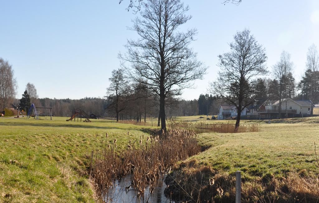 Trafik Den befintliga trafikstrukturen i området kännetecknas av funktionsseparering med gator som slutar med återvändsplatser.