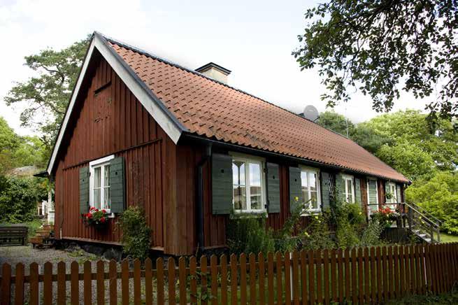 SLÄTTENS GÅRD 1, FÖRE DETTA ARBETARBOSTAD. FOTO: J. MALMBERG. Interiör Invändigt är snickerier och ytskikt främst från 1980-talets renovering.