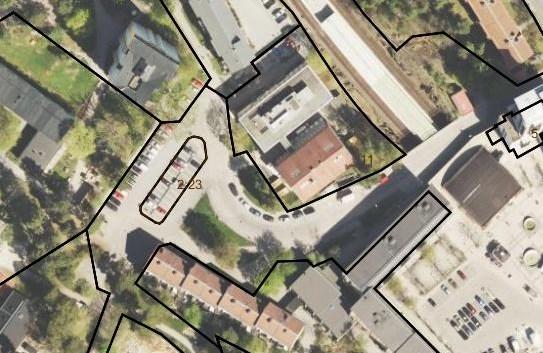 Sida 3 (11) köpte Primula AB tomträtten på fastigheten Norrmannen 11 av Hemfosa AB.