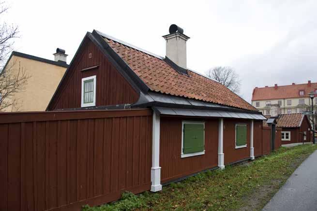 MÄSTER PERS GRÄND 6. FOTO: J. MALMBERG fattande fuktskador åtgärdades och för att förebygga framtida byggdes bland annat en kallmur.