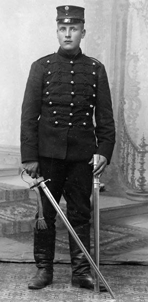 Råhne by: NILS LARSSON-LUSTIGH; sielf dödh i knechtatiensten i Stockholm.