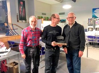 Tore överlämnade vandringspriset på ESK:s årsmöte 27 februari 2019. Foto ESK. men även då vill jag ha bra trim på båten. Det är roligast då! Och planera bör man ju göra även då.