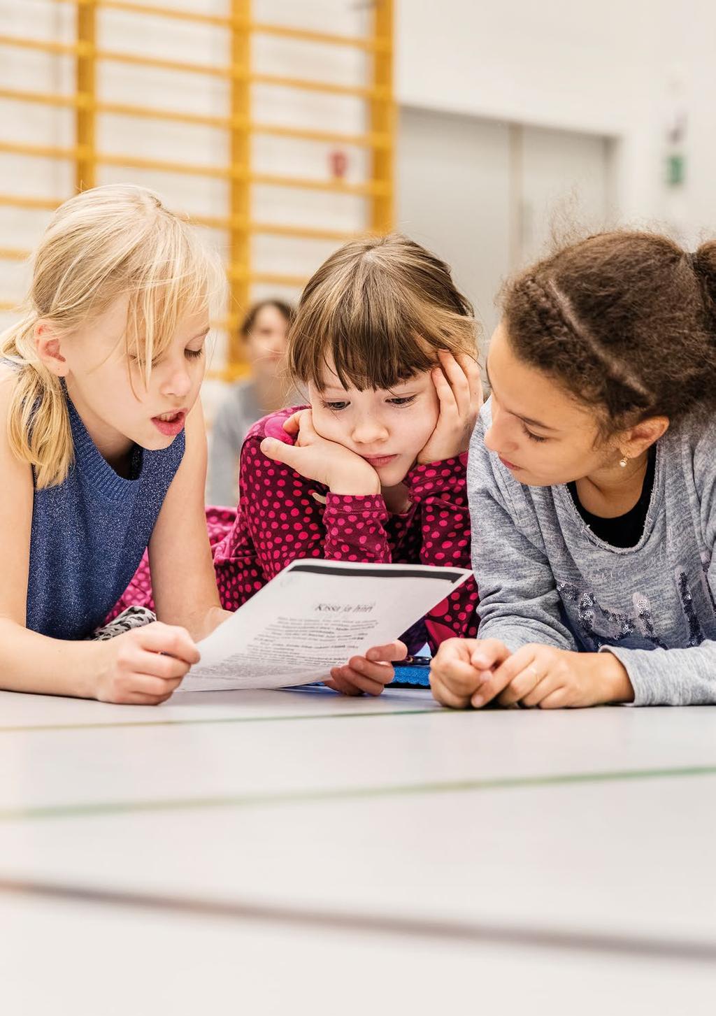 Så här anmäler man sig till skolan Anmälningen till skolan Barnet kan anmälas till skolan antingen elektroniskt på webben under tiden 7 23.1.2019 på adressen wilma.edu.hel.