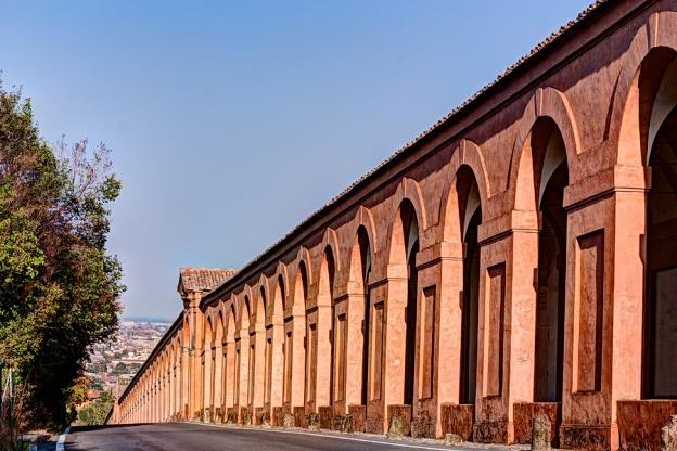 Via degli Dei, Bologna Florens, 7 nätter 2(8) Dag 1 Ankomst till Bologna Kommer du med flyg till Bologna tar du dig lämpligen med flygbuss in till centrum.