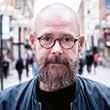 Kunderna blir kräsnare, samhället sammansättning ställer nya krav på ett större socialt engagemang och den allt snabbare, och mindre förutsägbara, teknologiska utvecklingen skapar både krav och