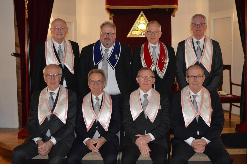 En Vänskap värd att vårda. Efter dispens vidtog gradgivning av 6 recipiender till Vänskapens grad.