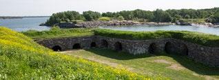 Byggandet av sjöfästningen inleds under ledning av Augustin Ehrensvärd. Sveriges konung Fredrik I ger fästningen namnet Sveaborg.