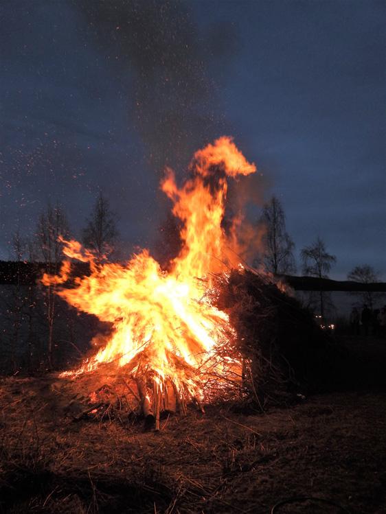 VALBORGSMÄSSOELD, VÅRTAL OCH SÅNG I EKUMENIKENS TECKEN Traditionsenligt hälsas våren välkommen på Harnäsgården tisdagen den 30 april kl. 20:00.