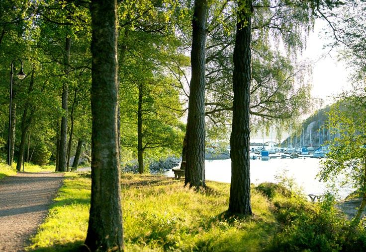 6 7 Vad sägs om ett hus vid havet, tio minuter från staden? Uddevalla i sig är en pärla. Men frågan är om stadens riktiga pärla ändå inte heter Sundsstrand?