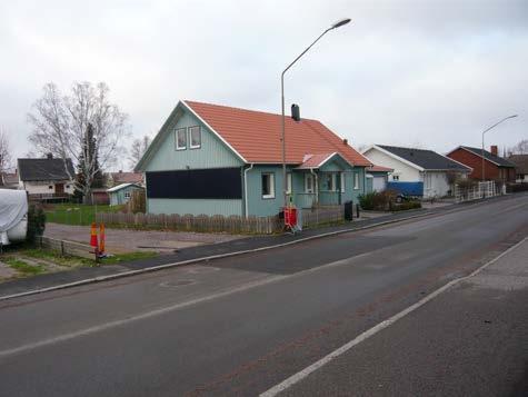 5 (7) Bild 3 och 4: Bebygglese inom området sedd från Björkvägen Stads- och landskapsbild Vadstenas stadssiluett domineras av slottet, klosterkyrkan och rödtornet.