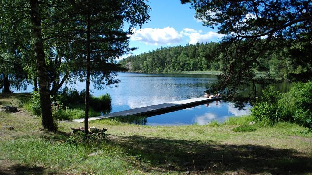 Hundbadet ligger cirka 600 meter från Fjällnorabadet.