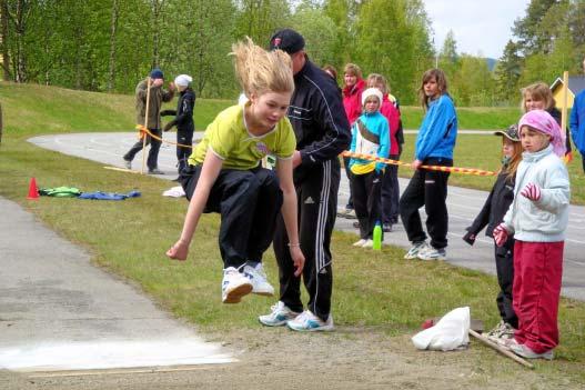 Solen kom fram och temperaturen steg till +15 grader Vi hade en rolig dag med fina prestationer.