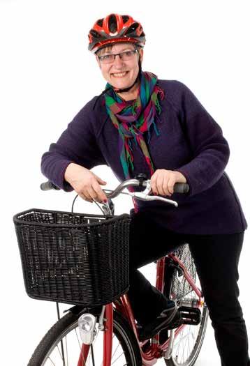 1. Cykeln som motion och transport Det är viktigt att se till att hjälmen täcker panna, hjässa och bakhuvud för bäst skydd. Panna och tinning är mest utsatta vid en olycka.