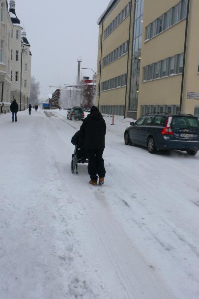 Plats Problem Ansvarig / Resultat 1. Skeppsbrogatan Smala trottoarer och få övergångsställen. Ofta ganska mycket trafik och bilarna har hög hastighet.