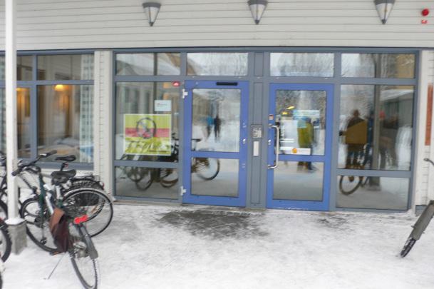 Många känner att det är obehagligt att använda entréerna Barn- och utbildningsförvaltningen/tekniska förvaltningen Information från TF har skett till