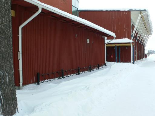 Bommen går att öppna. Tider för dörröppnare har justerats och förlängst så de är öppna en längre tid.