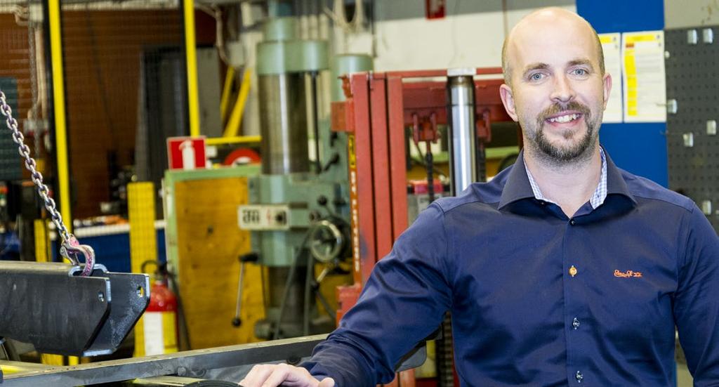 Lyft- och tiltlösningarna ska bli ännu bättre Hans Vikström i EdmoLifts prototypverkstad Kopplingen mellan god arbetsmiljö och lönsamhet blir allt tydligare för många arbetsgivare.