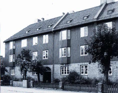 F örutsättningar 03 Kv Vättlefjäll, fasad mot Uddevallagatan, ur boken Kulturhistoriskt värdefull bebyggelse Riksintresseområde P L AT S E N O C H K U LT U R H I S T O R I A Stadsdelen har fått sitt