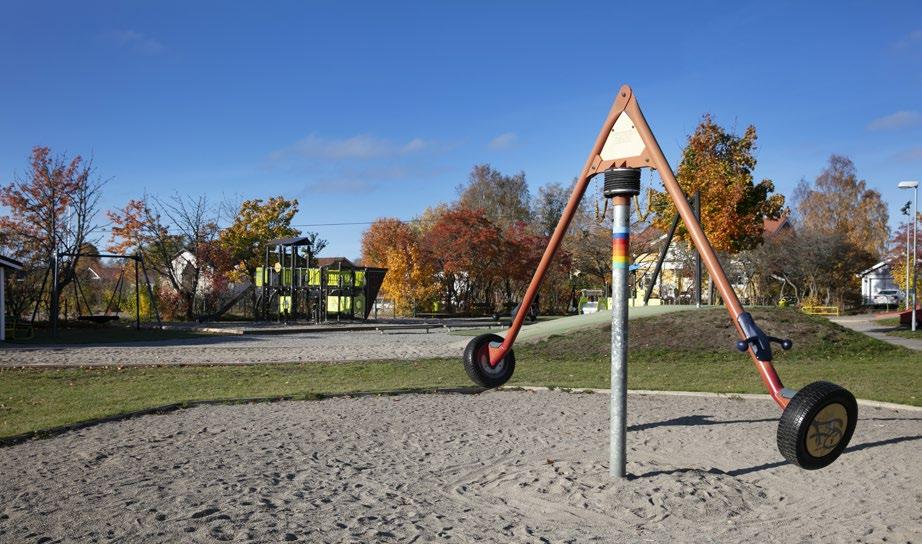 3. Mälbyvägens lekplats I anslutning till Mälbyvägen finns en mindre kommunal lekplats i dåligt skick. FRÅN ORTSDIALOGEN: Utveckla tennisplan vid Brandvägen.