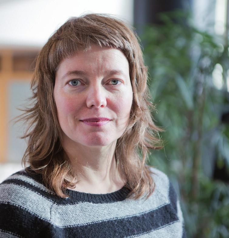 Malin Björk svarar på frågor om EU-valet Malin Björk, som toppar Vänsterpartiets lista till EU-parlamentet svarar här på David Väyrynens frågor om vad EUvalet handlar om.