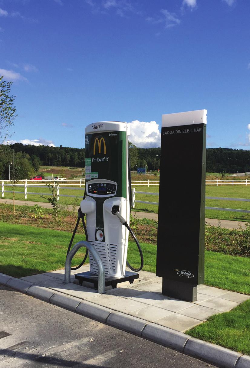LADDA BILEN MEDAN DU ÄTER Ända sedan 2009 har vi byggt ut möjligheterna att ladda elbilar i anslutning till våra restauranger.