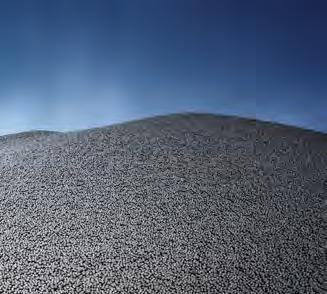 150 000 ton järnmalm bryts i LKAB:s gruvor varje dygn LKAB:s malmfyndigheter bryts till största delen i underjordsgruvor mer än tusen meter under jord, det ställer krav på såväl