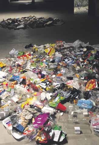muovittomia ihonhoitotuotteita 9 Plastfri skärgård Muoviton saaristo Mycket av det plastavfall som kommer ut i naturen härrör sig tyvärr från ätande och drickande på olika sätt: engångsartiklar,