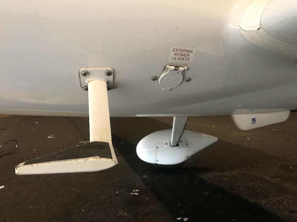 Då misslyckade motorstarter snabbt förbrukar batteriet i flygplanet så kan det behövas laddas upp igen alternativt så behövs det extern strömförsörjning under själva
