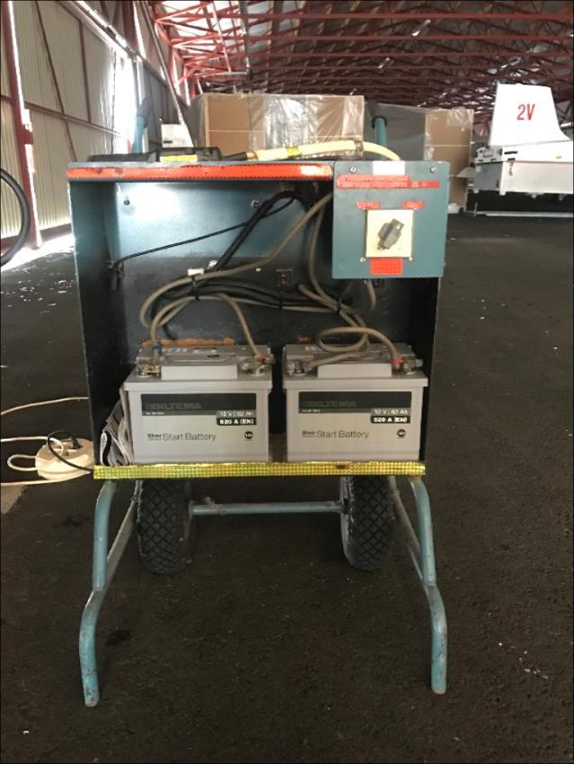 Fig. 5 Batterivagn val av 12/24 v. CTEK MXS 25 laddregulatorn på batterivagnen har tre lägen, se fig. 6: Normal. Ger 14,4 volt ut, men spänningsnivån varierar lite beroende på laddfas.
