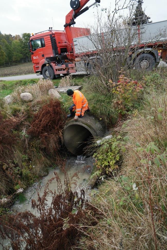 Åtgärder inom Kungsbackaåns Datum Skriv datum 2 Åtgärder Vandringshinder 1, vägtrumma öster Äspås/Dvärred.