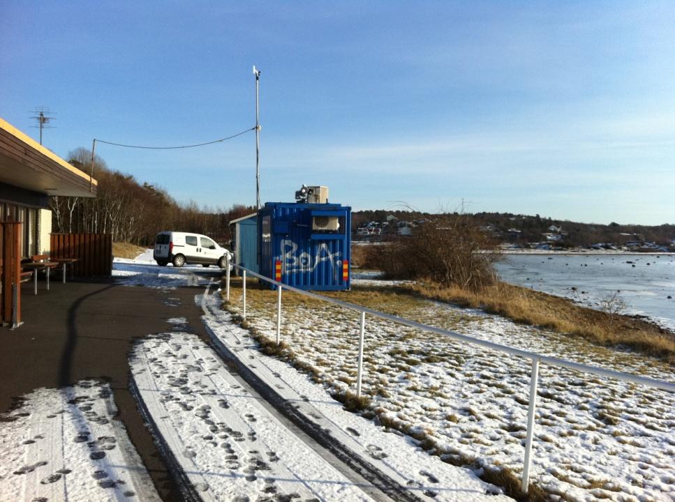 8. Mobil 3 (kontainern) Mobil 3 är en mobil mätkontainer som flyttas på lastbil. Under 2012 har den stått på Lilla Amundön (se bild).