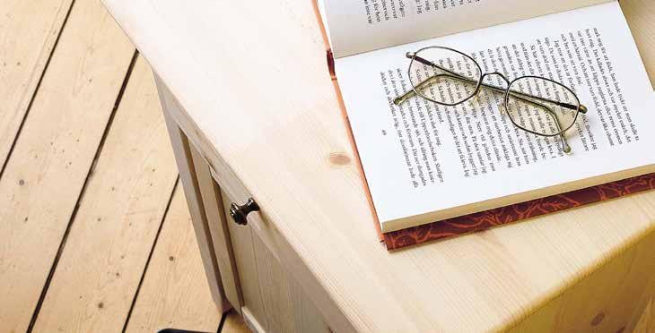Motverkar åldersgulning Det är inte bara träslaget som påverkas av åldersgulning. Även de traditionella lacksystem som används gulnar successivt med tiden.