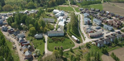 Byggnader skyddade genom detaljplanen är åldringshemmets gamla huvudbyggnad från cirka 1899, den gamla mentalvårdsavdelningen från 1910 20-talet, den tidigare sjukavdelningen Ukkola från 1900-talet