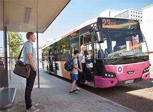 Hållbara transportformer Uleåborgs kollektivtrafik Verksamhetsområdet Uleåborgs stad samt kommunerna Ijo, Kempele, Limingo, Lumijoki, Muhos och Tyrnävä 49 linjer Det riksomfattande Waltti biljett-