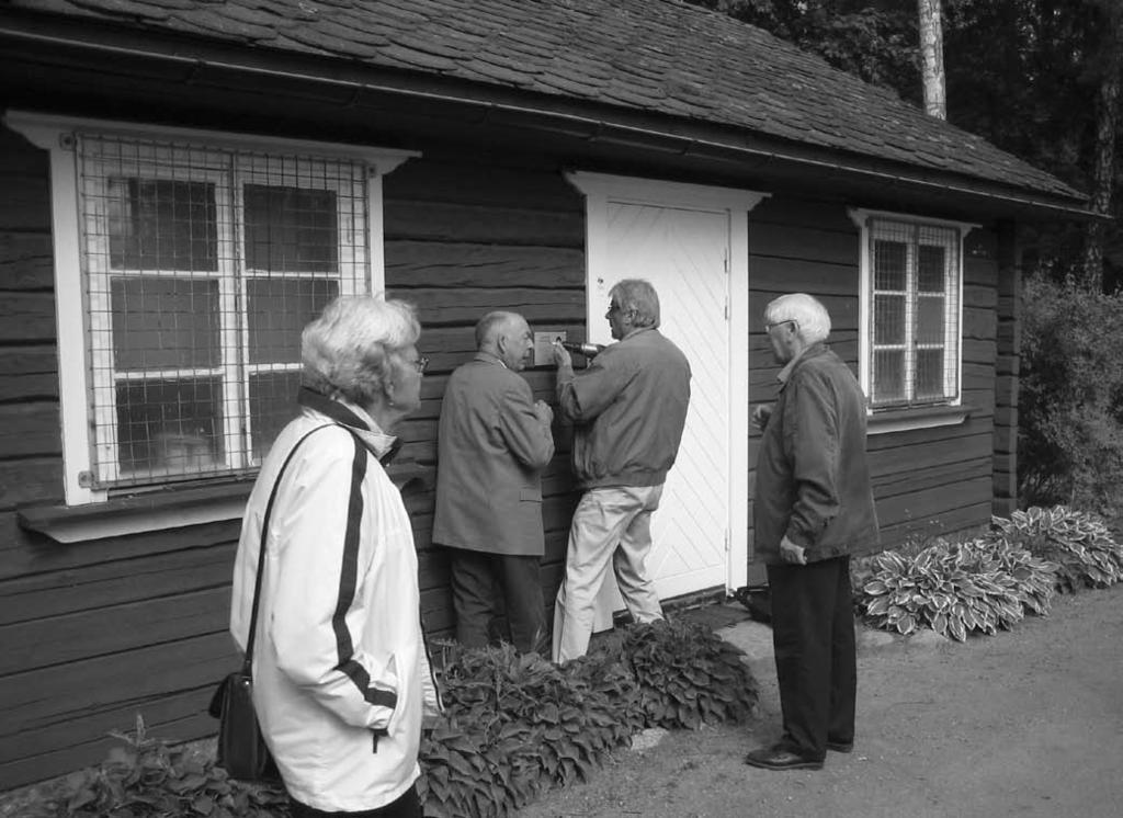 Nying nr 75 september 09 1989-09 BOKHÅLLAREN - JÄGAREN - FÖRFATTAREN som levde 1824-1912 I denna lilla stuga tillbringade Gustaf tillsammans med en broder somrarna i Arvika Här bodde också