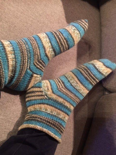 Nu kommer du tillbaka till första sockans andra halva. Maska av dem.