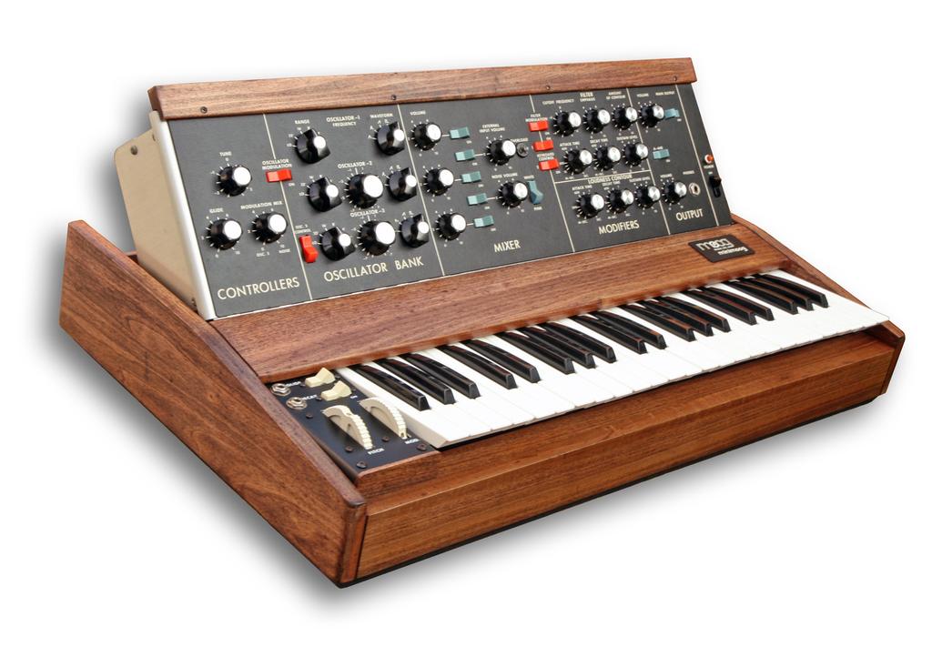 Lab 1 1970 lanserade R.A. Moog Inc. en ny synt: Minimoog. Den var designad av Bill Hemsath och Robert Moog och kom att revolutionera musikhistorien. Minimoogen var egentligen en ganska enkel synt.