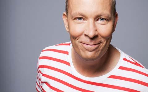 Stand-up Stand-up: Patrik Larsson Skrattätt och briljant blir det alltid när Patrik Larsson öppnar munnen. Som danska mediet Karsten Torebjer har Patrik rivit ner skrattsalvor landet över.