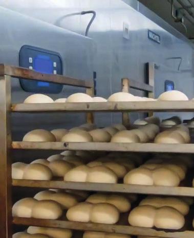 AAFES BAGERI TYSKLAND AAFES bageri är en del av en stor cateringfirma som dagligen förser tusentals anställda i sydvästra Tyskland med bröd.