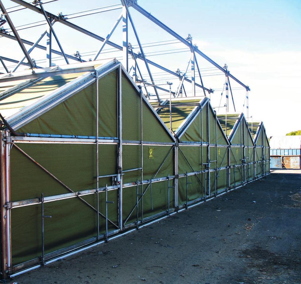 17 På Isätra avfallsstation i Sala komposteras trädgådsavfall och slam i boxar med tak av GoreTex-duk. ton avfall. Värmeleveransen till fjärrvärmenätet har varit 71 000 MWh.