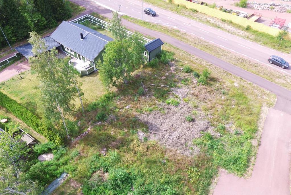 Översiktsvy på tomten