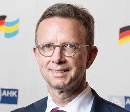 Monica Lindstedt Styrelseordförande / Vorsitzende des Aufsichtsrats, Hemfrid i Sverige AB Jan Brockmann COO, AB Electrolux Tuomo J.