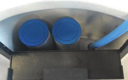 Fyll ditt spabad så att vattennivån hamnar ca 6 cm ovanför alla massagejets. Om spabadets massagejets inte täcks av vatten så kommer vattnet att spruta ut ur spabadet.