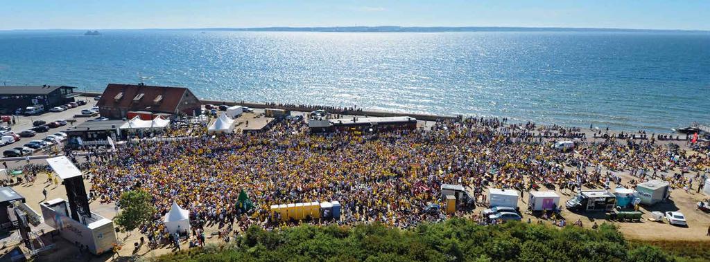 VI JÄMFÖR MÖTEN OCH EVENEMANG Gröningen är en perfekt plats för att samla många människor. Här under kvartsfinalmatchen då Sverige mötte England i sommarens fotbolls-vm.
